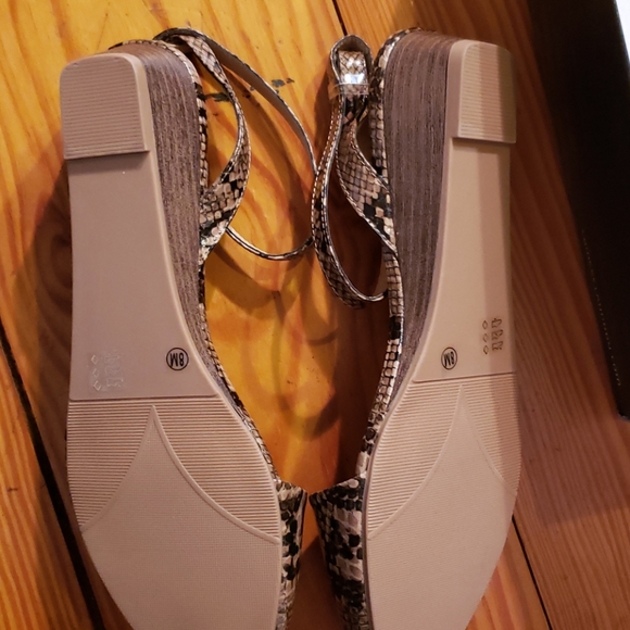 Snake Print Shoes - Picture 4 of 5